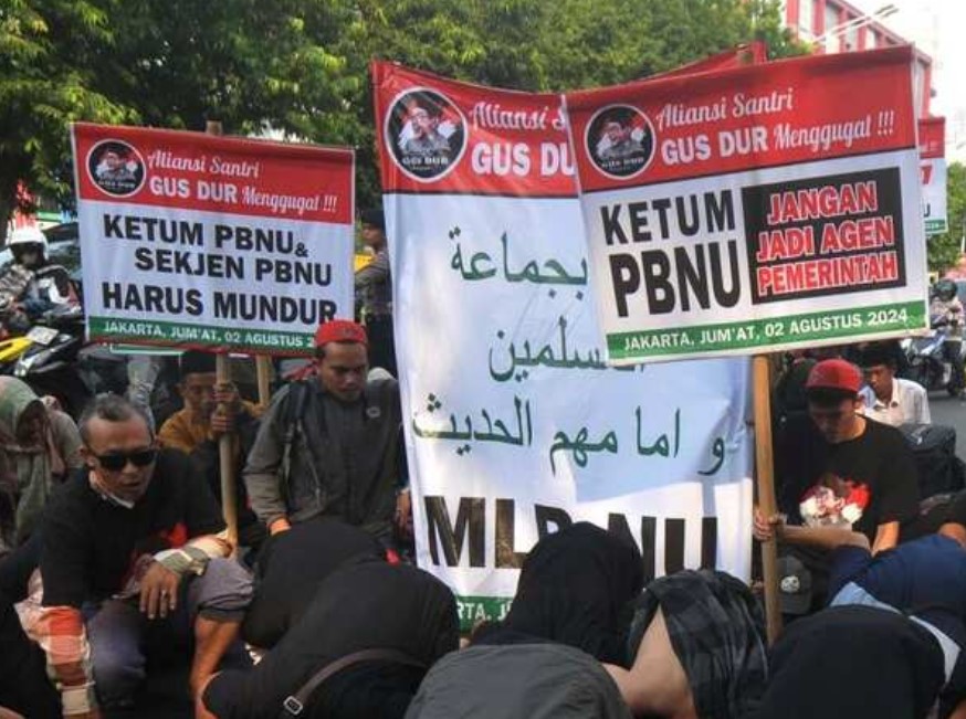 RADIKALISASI KAUM TRADISIONALIS  Oleh Ayik Heriansyah (Pengurus Lembaga Dakwah PWNU Jabar)