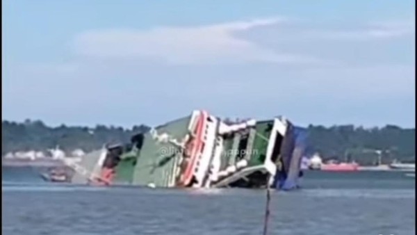 Kapal Ferry Tenggelam di Teluk Balikpapan