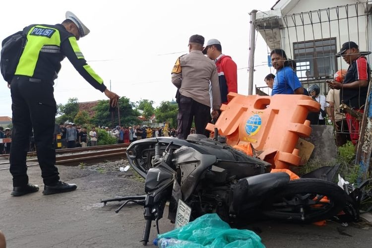 KA Malioboro Ekspres Purwokerto-Malang Tabrak 7 Motor di Perlintasan, 4 Meninggal 3 Luka-luka