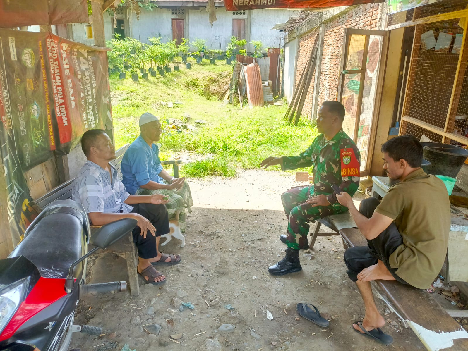 Bentengi Generasi Muda, Babinsa Koramil 12/Montasik Edukasi Warga Bahaya Narkoba dan Judi Online