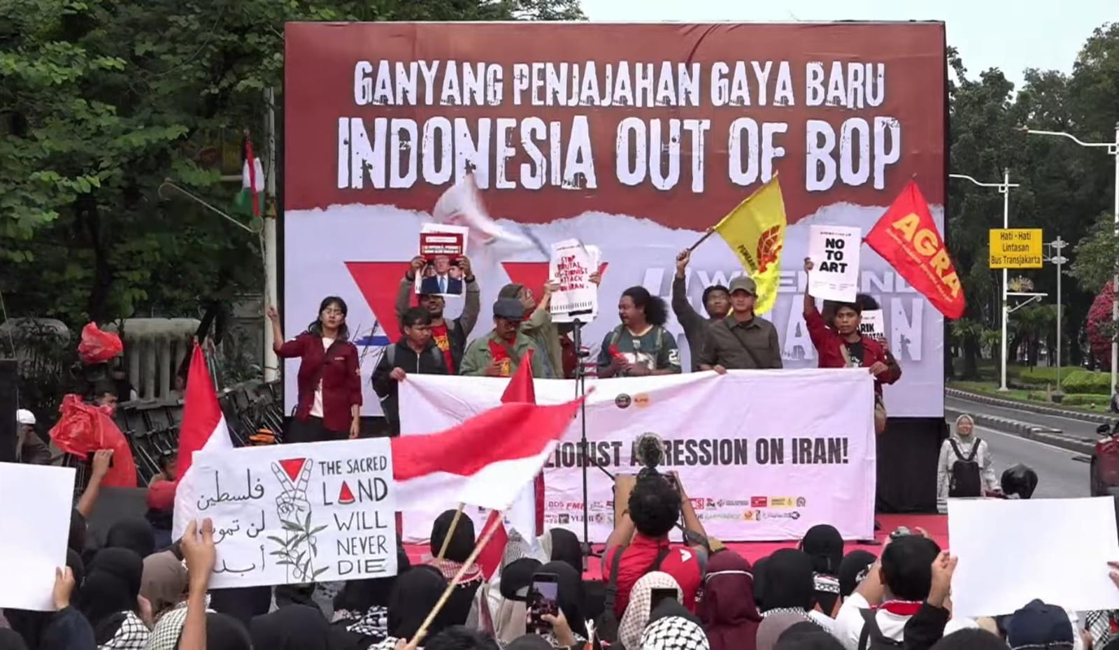 Ratusan Mahasiswa dan Aktivis Gelar Aksi di Monas, Desak Indonesia Keluar dari Board of Peace (BoP)