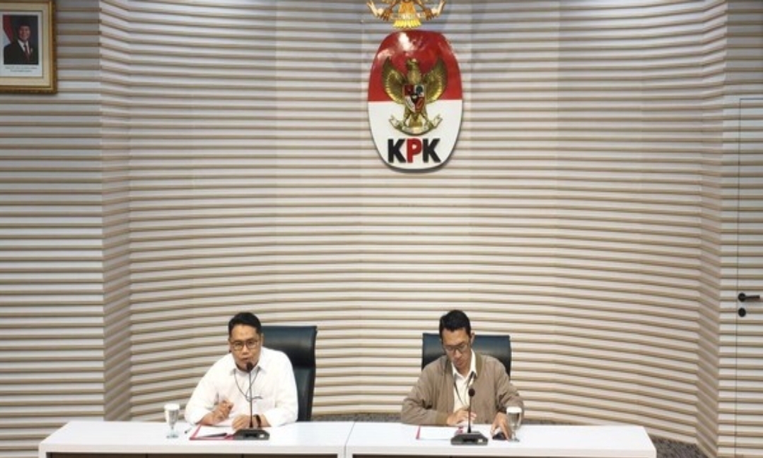 Korupsi THR: KPK Tetapkan Bupati dan Sekda Cilacap Sebagai Tersangka OTT