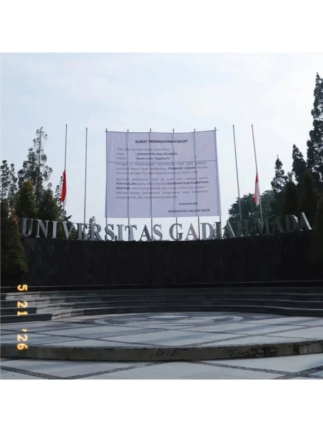 Heboh Pemasangan Spanduk “Surat Permohonan Maaf” Mengatasnamakan UGM di Lingkungan Kampus