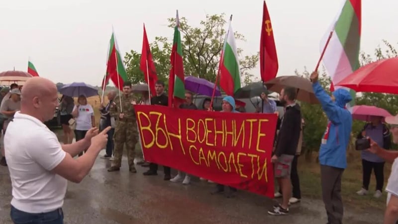 Warga Bulgaria Gelar Aksi Protes, Tolak Penempatan Pesawat Tanker dan Pasukan Militer AS