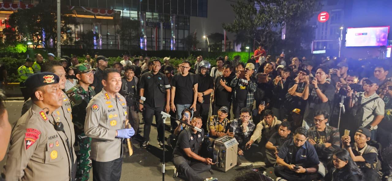 Polda Metro Jaya Apresiasi Aksi Unjuk Rasa Tertib di Bundaran HI, Amankan Sajam dan Senjata Molotov