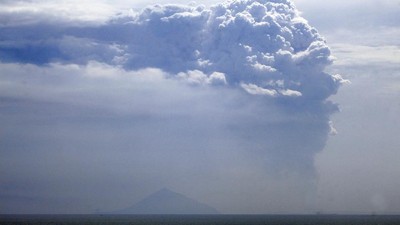 Gunung Anak Krakatau Erupsi, Hujan Abu Vulkanik Selimuti Kota Bandar Lampung